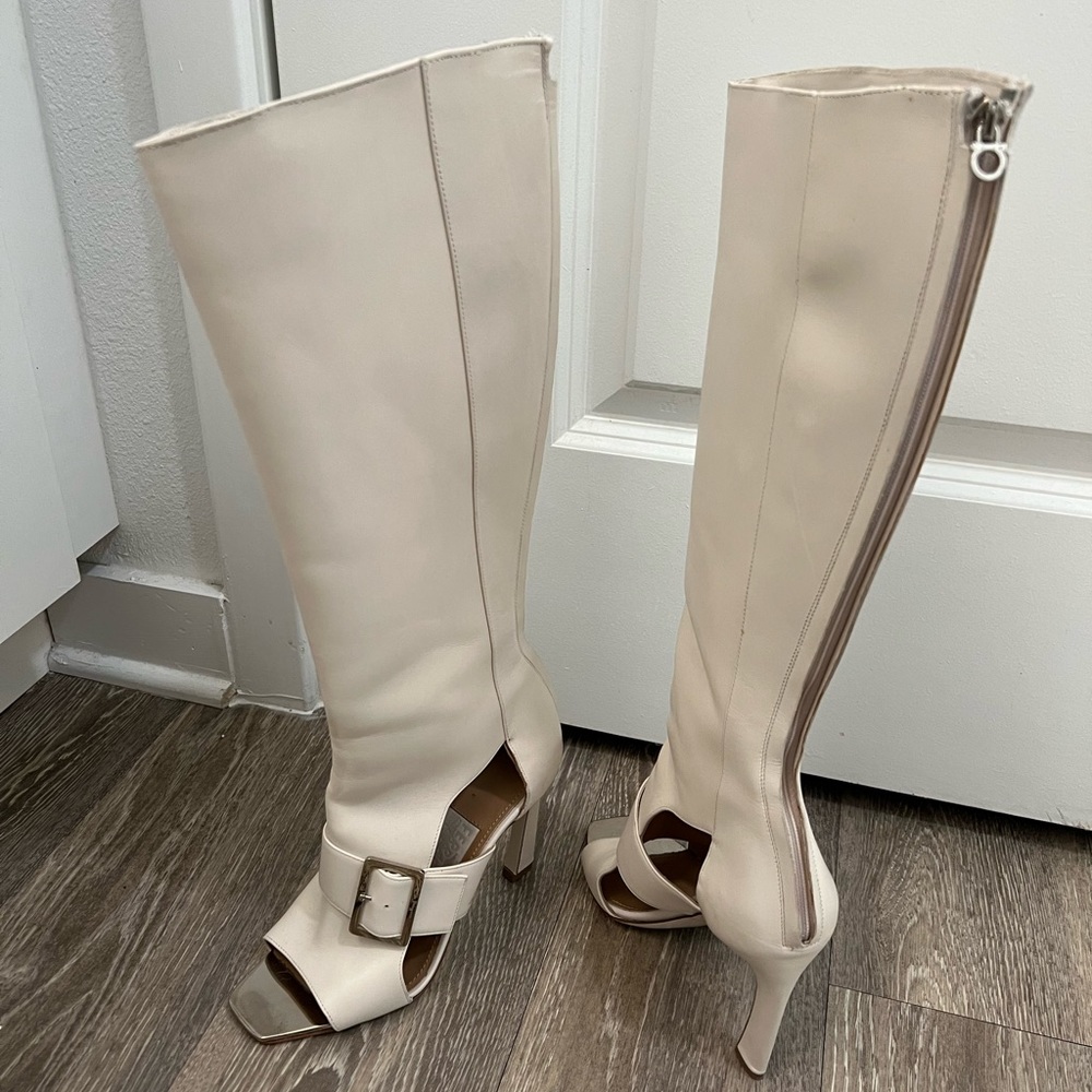 Salvatore Ferragamo boots. Size 6